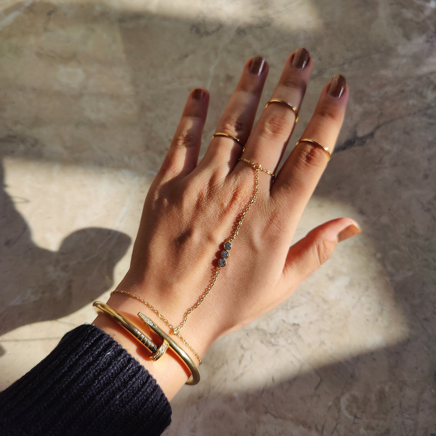 Delilah Handchain