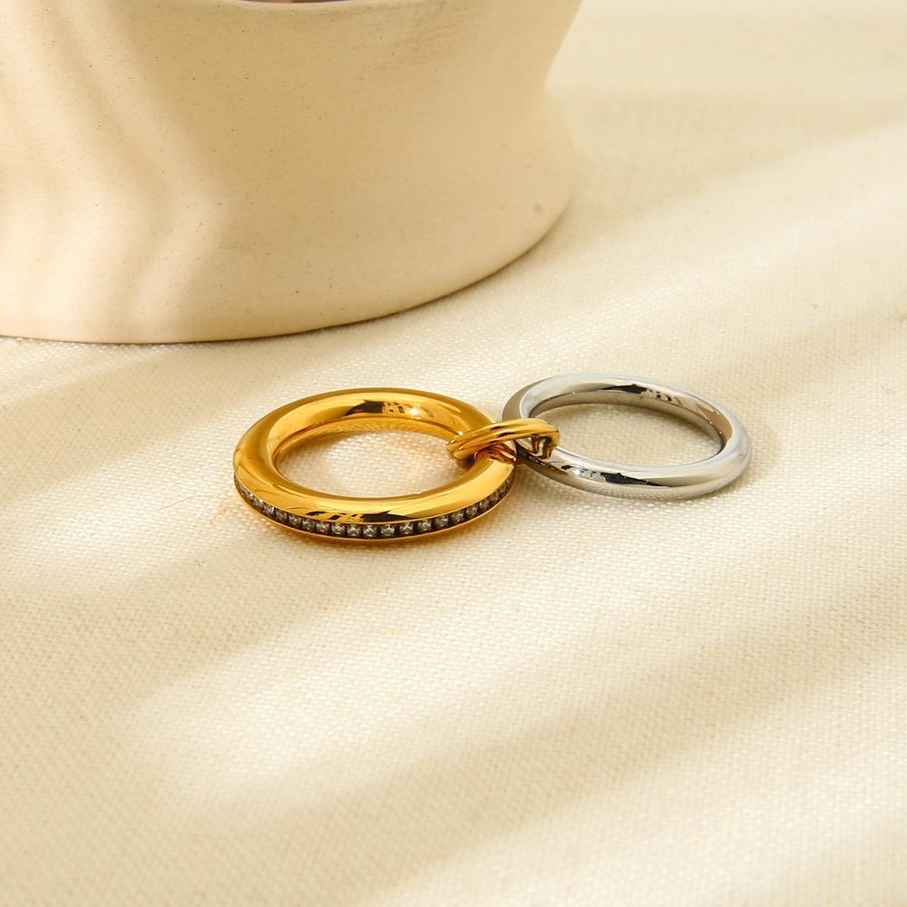 Diana interlinked dual tone ring