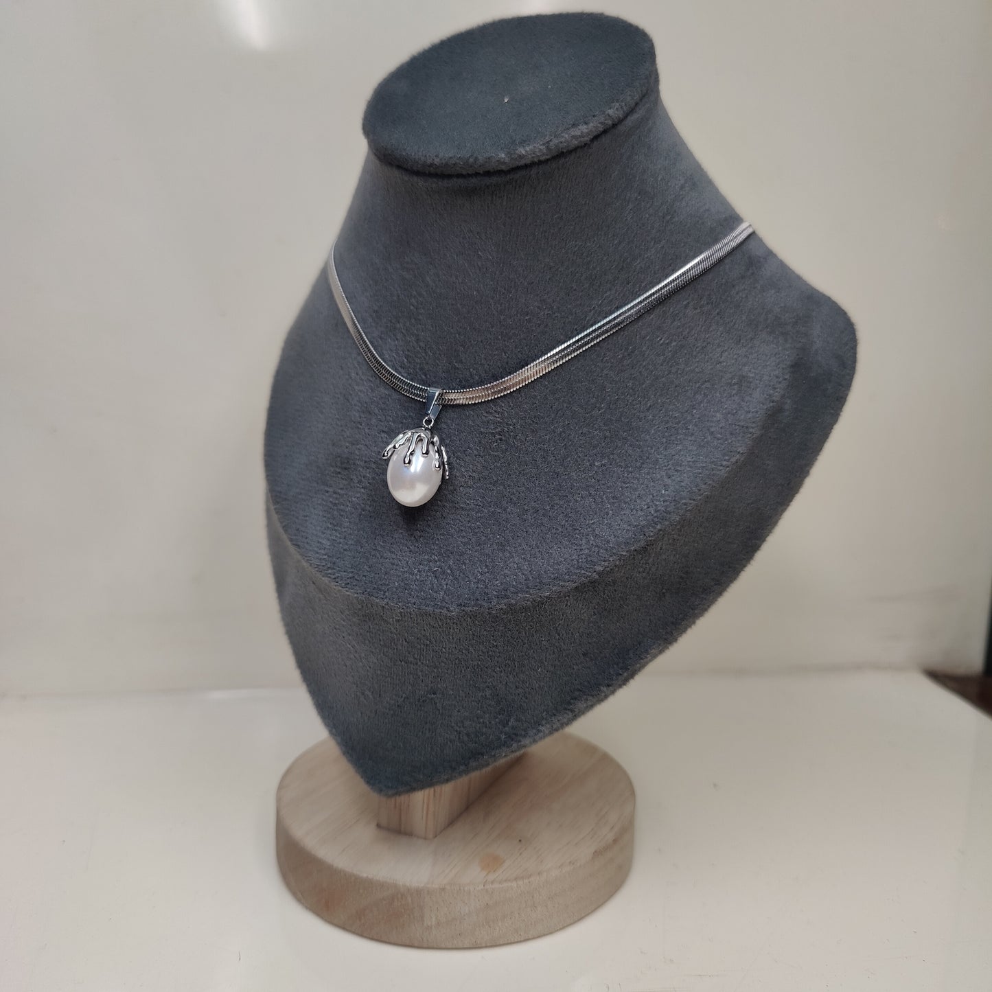 Vivi neckpiece
