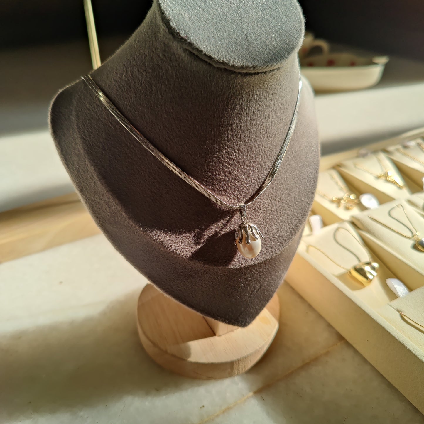 Vivi neckpiece
