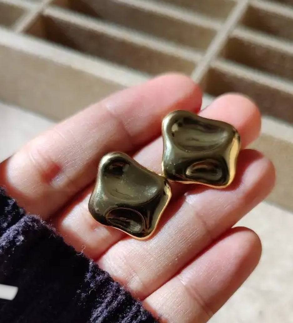 Zia golden studs