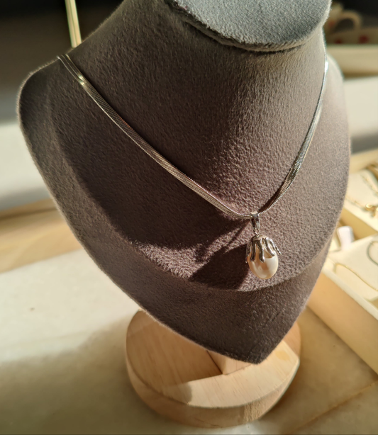Vivi neckpiece