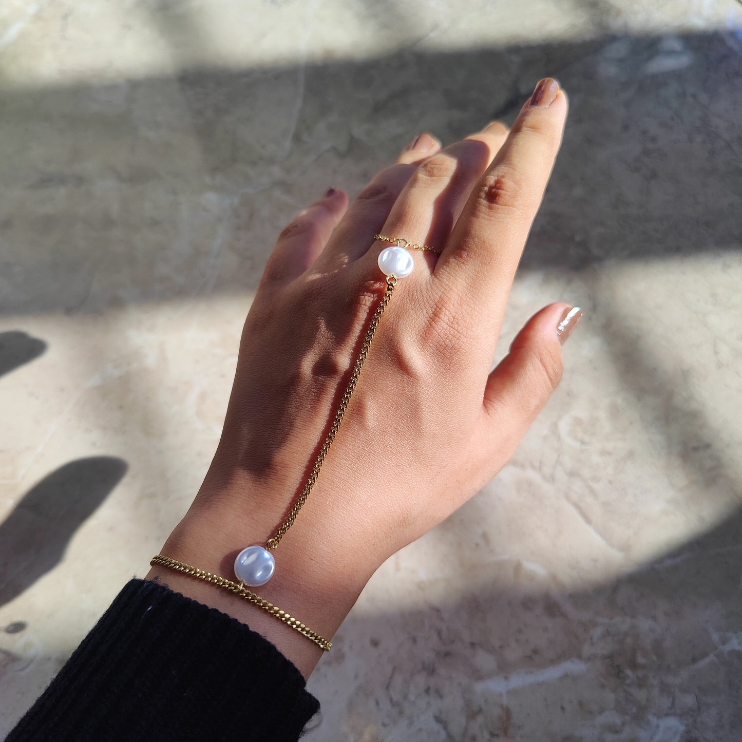 Beth Handchain