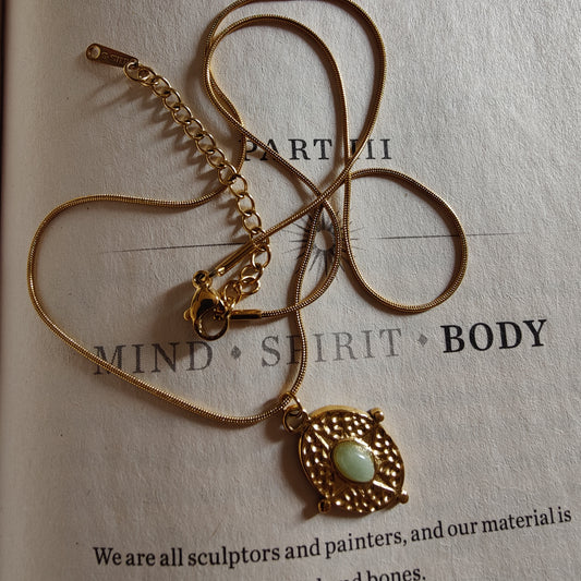 Carla vintage neckpiece