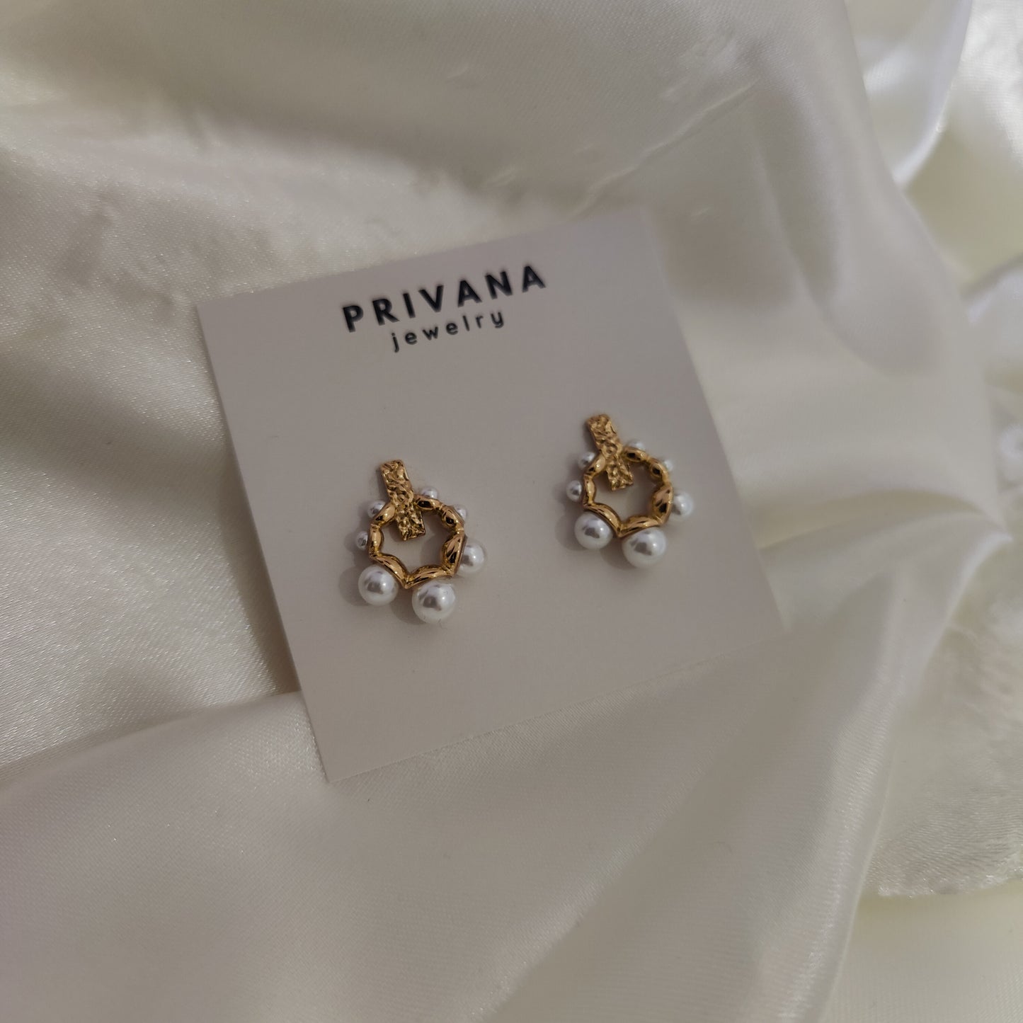 Dara Pearl earrings