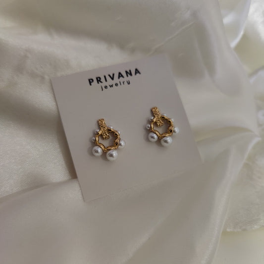 Dara Pearl earrings