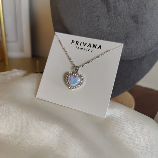 Silver heart neckpiece