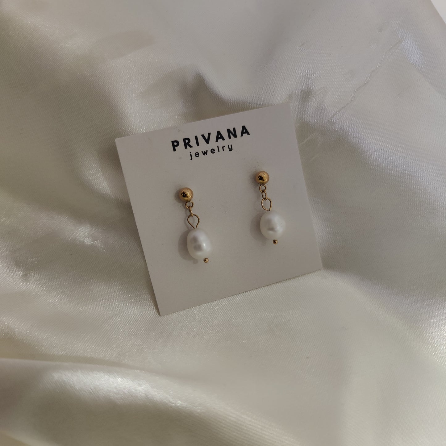 Reign pearl drop earrings