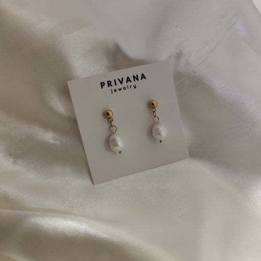 Reign pearl drop earrings