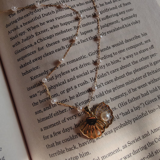 Openable shell neckpiece