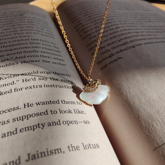 Lush shell neckpiece