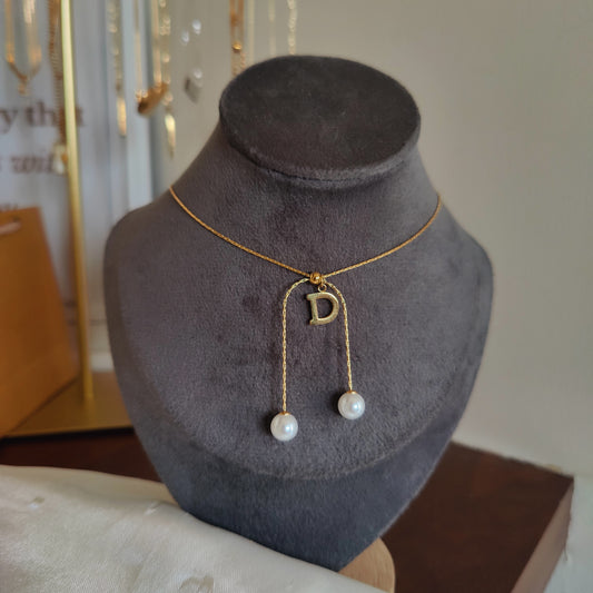 D tie neckpiece