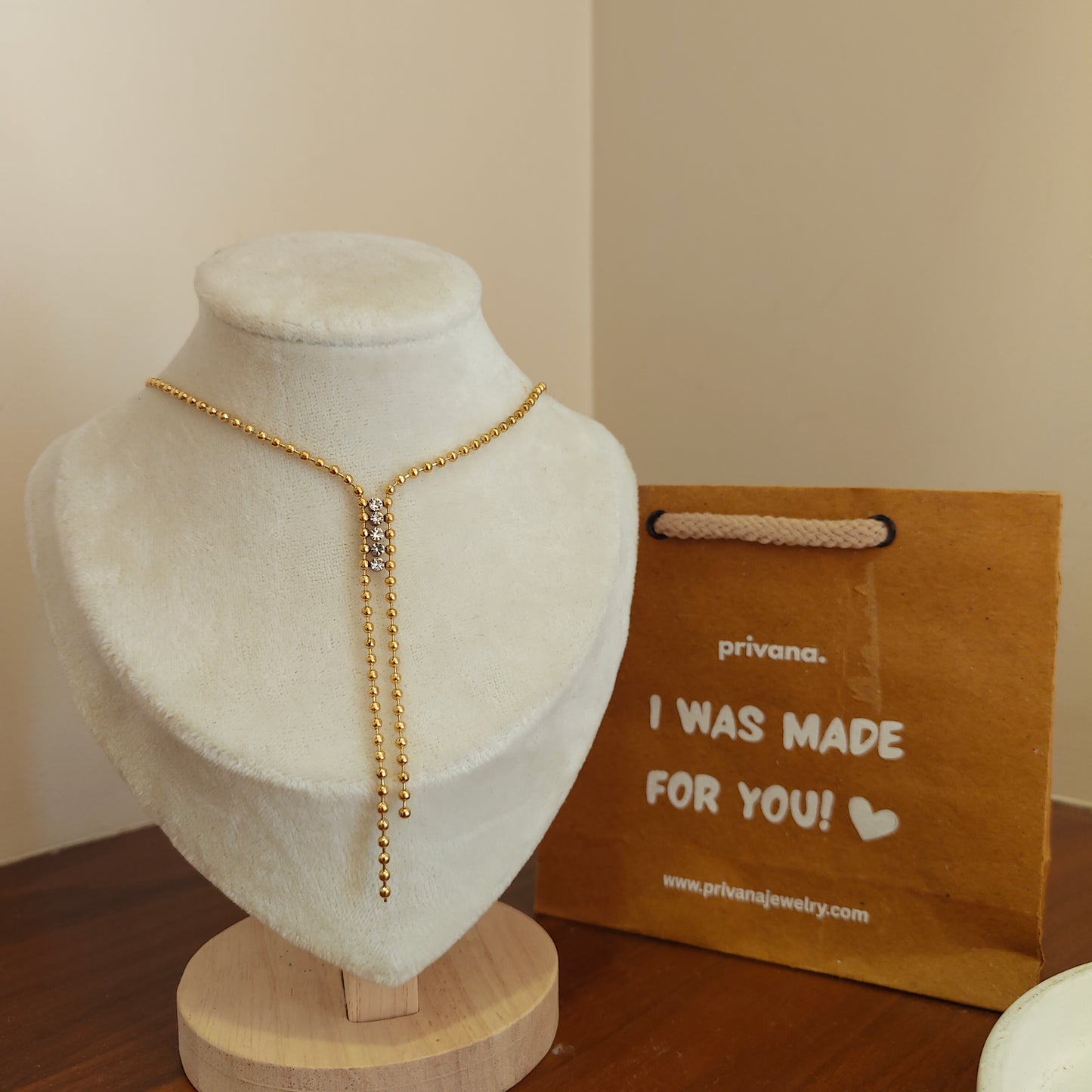 Eliza neckpiece
