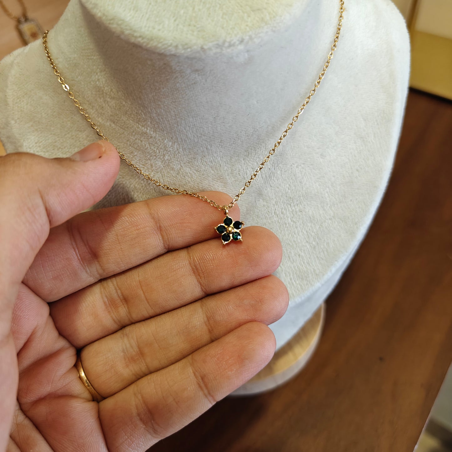 Little flower neckpiece