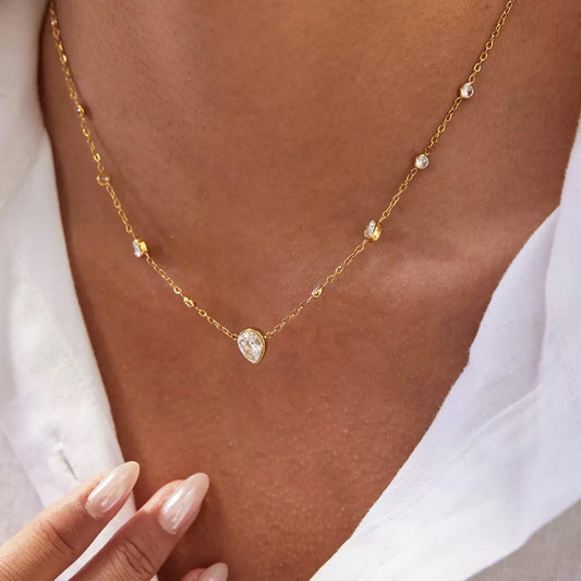 Evie neckpiece