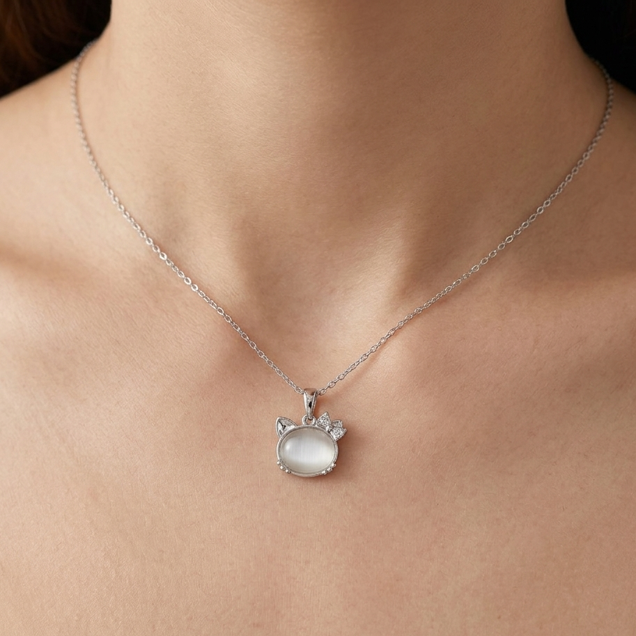 The kitty neckpiece