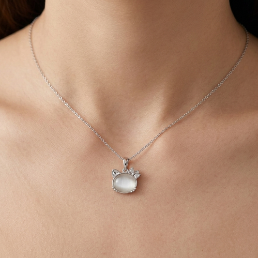 The kitty neckpiece
