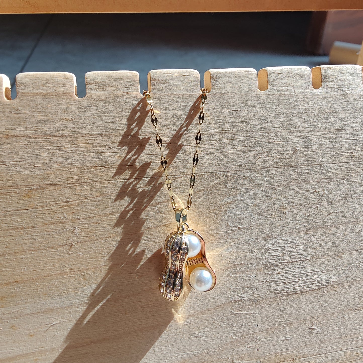 Openable peanut neckpiece
