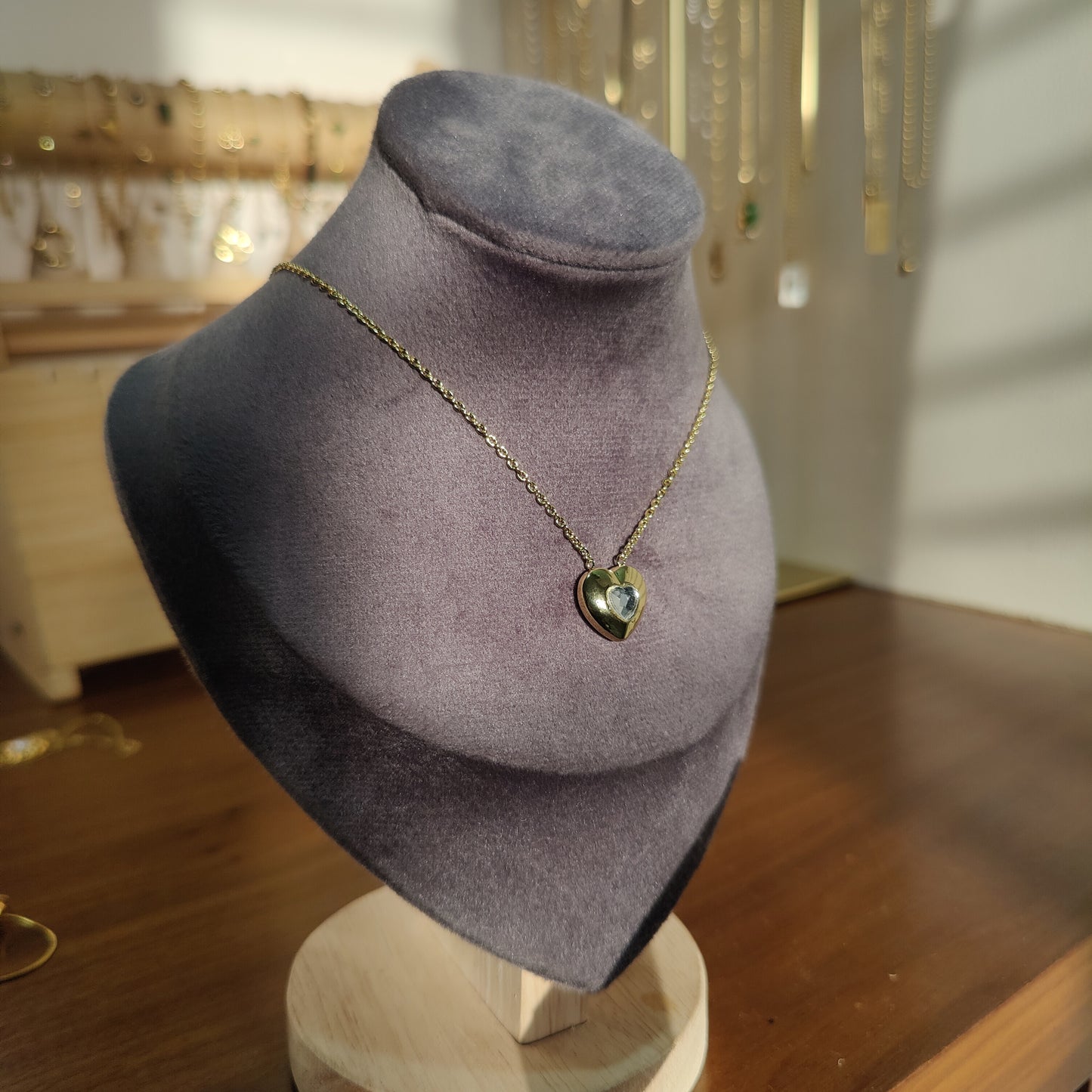 Cassie neckpiece