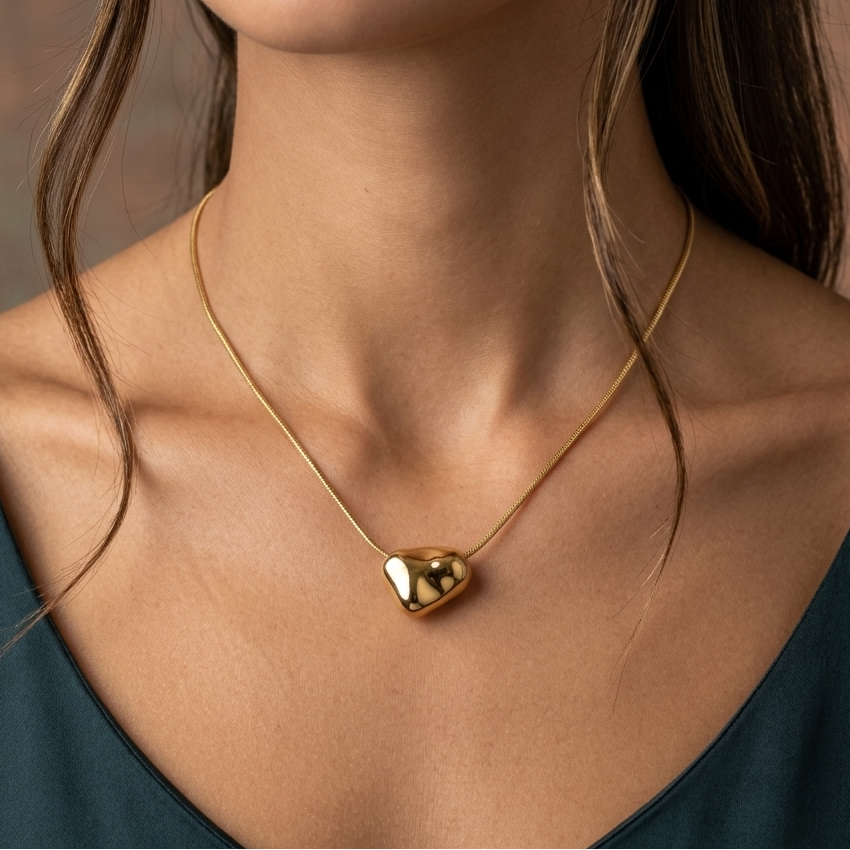 Pebble pendant neckpiece