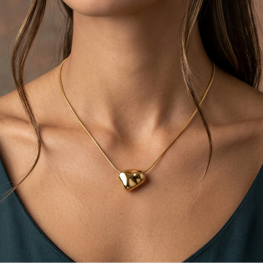 Pebble pendant neckpiece