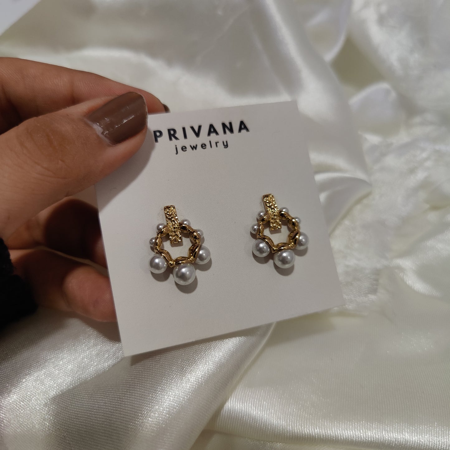 Dara Pearl earrings