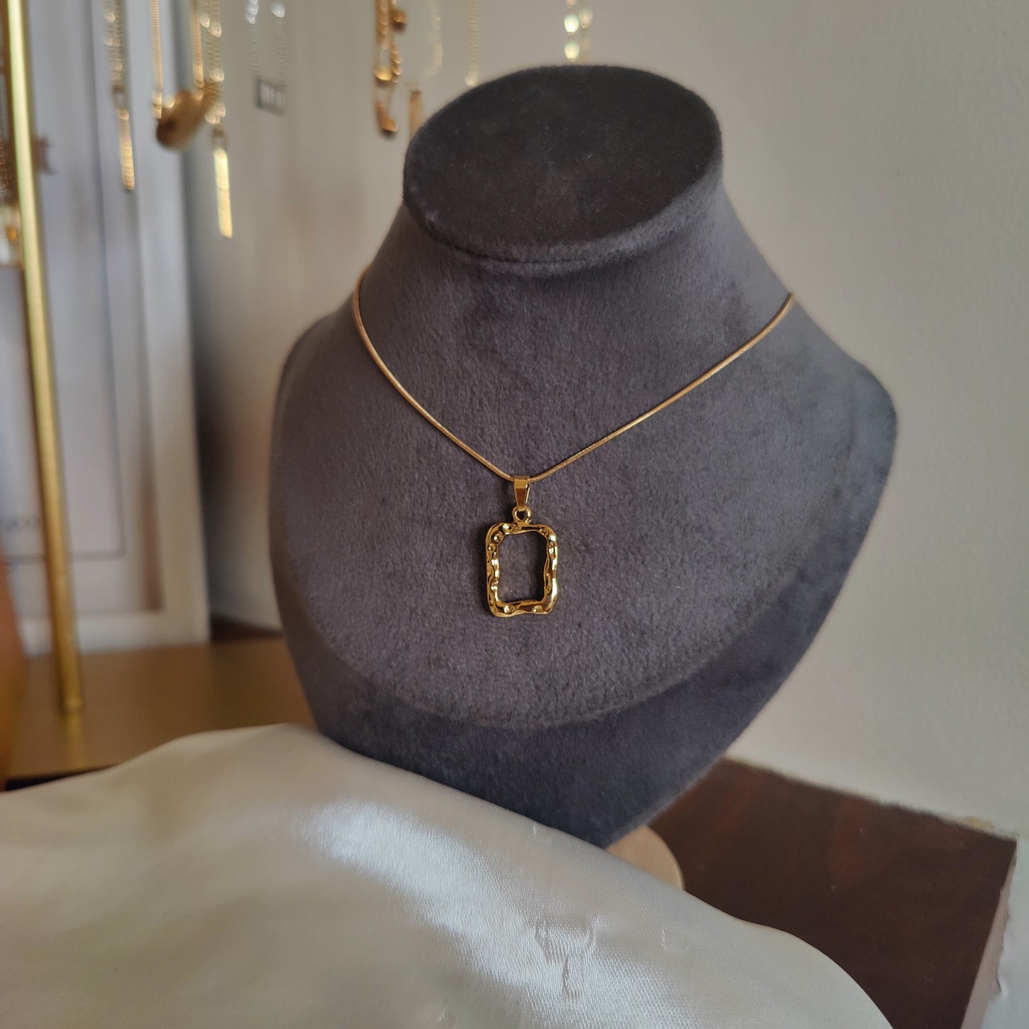 Dawn neckpiece