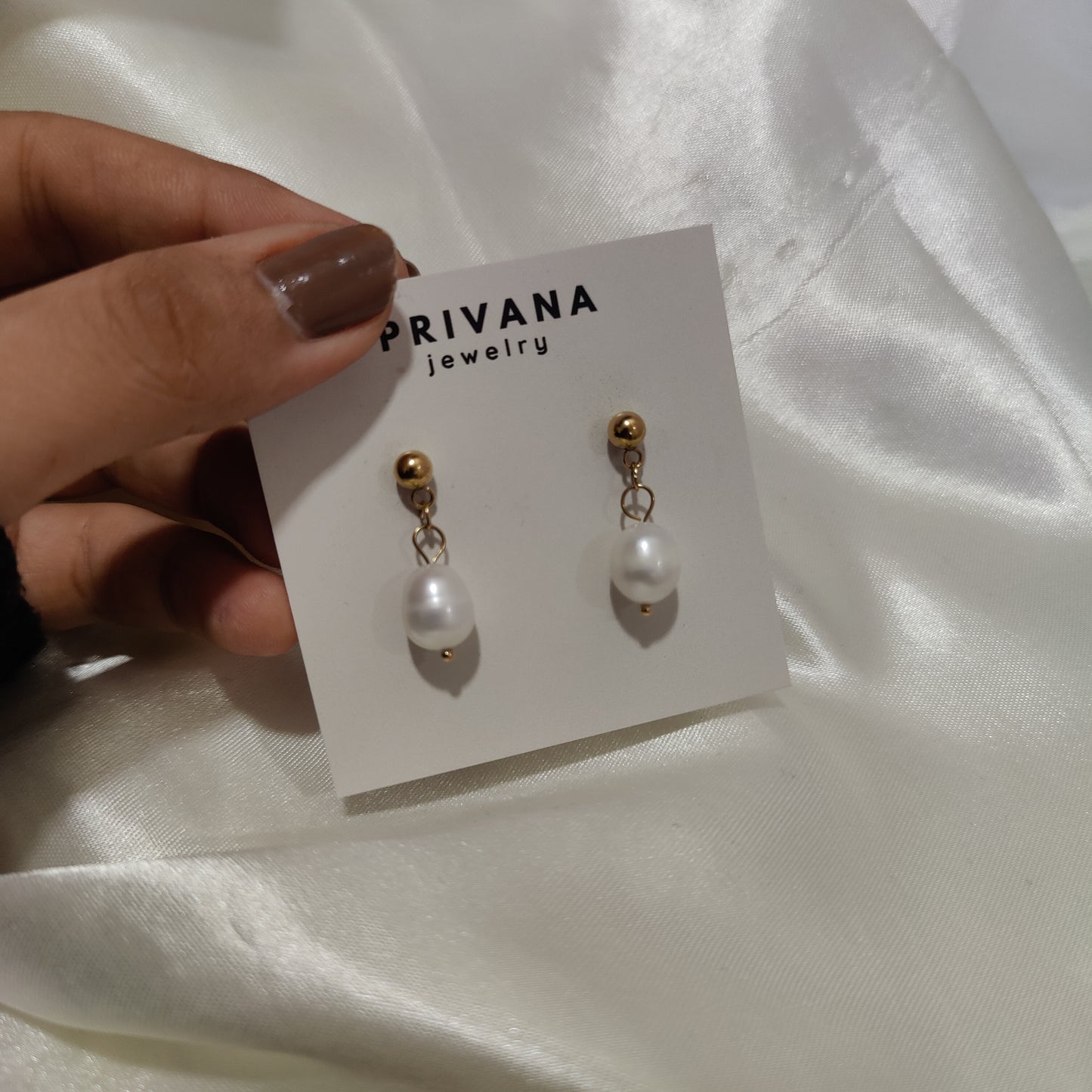 Reign pearl drop earrings