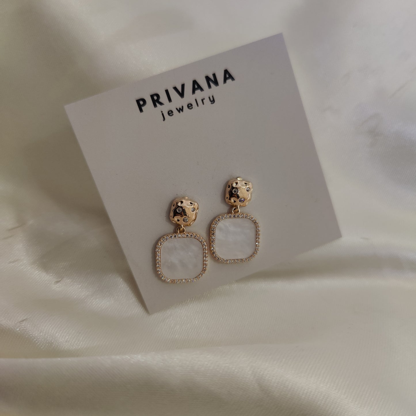 Drue golden earrings