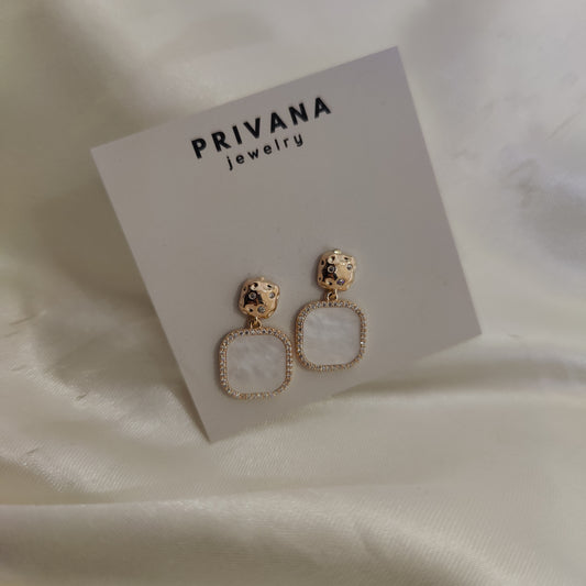 Drue golden earrings