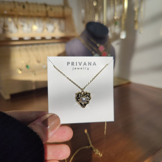 Evie neckpiece