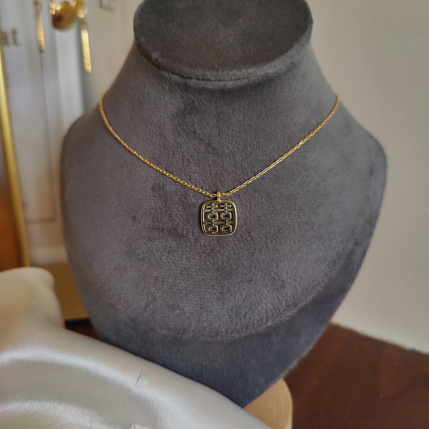 Heidi neckpiece