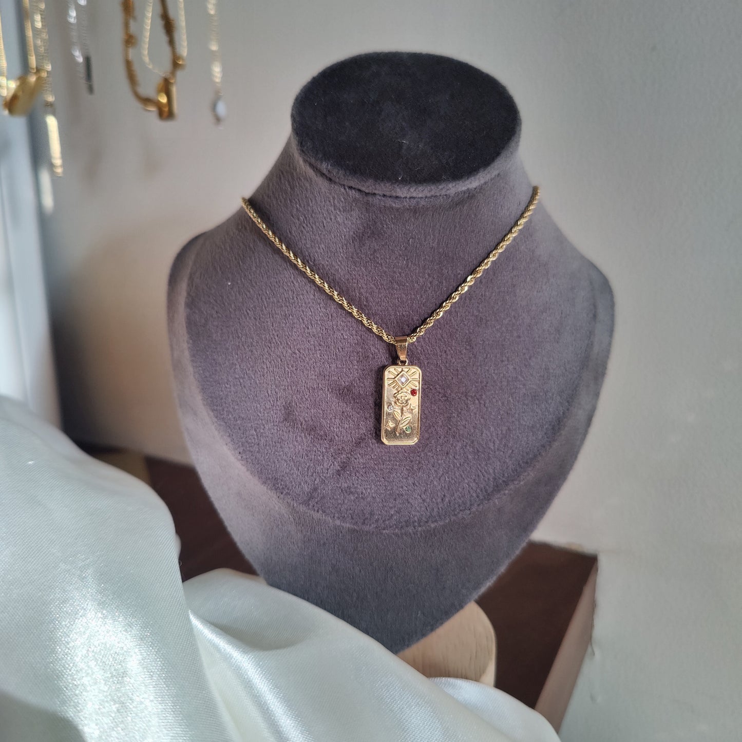 Rose neckpiece