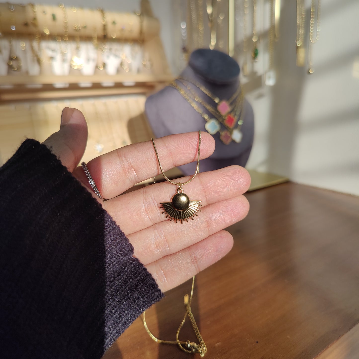 Betsy neckpiece