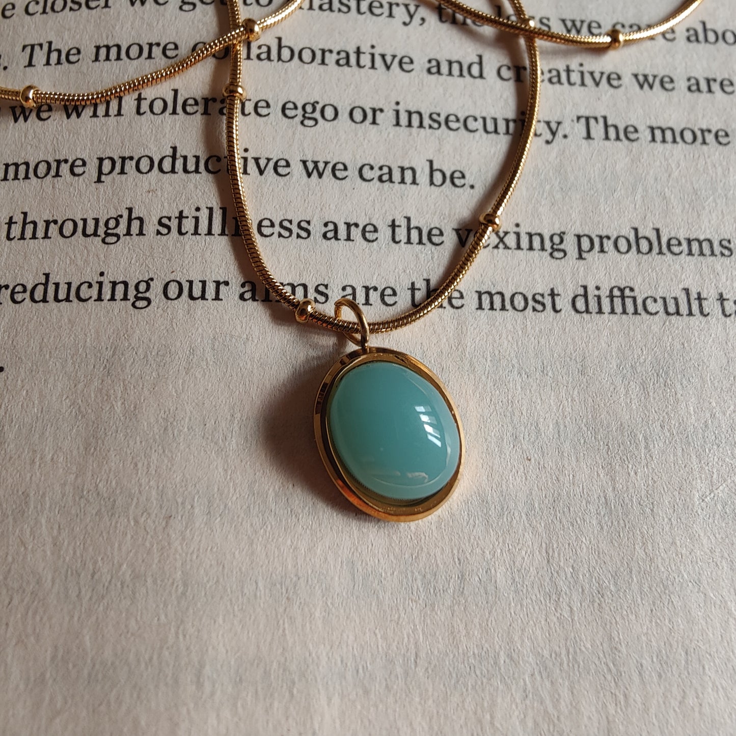 Chelsea neckpiece