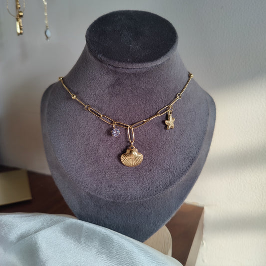 Shell charms neckpiece