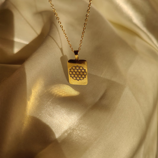 Ava neckpiece