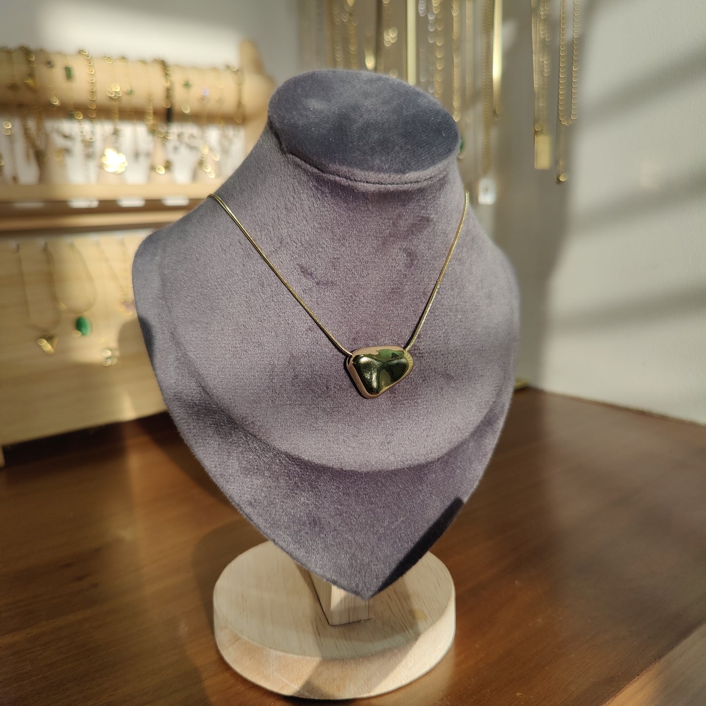 Zadie neckpiece