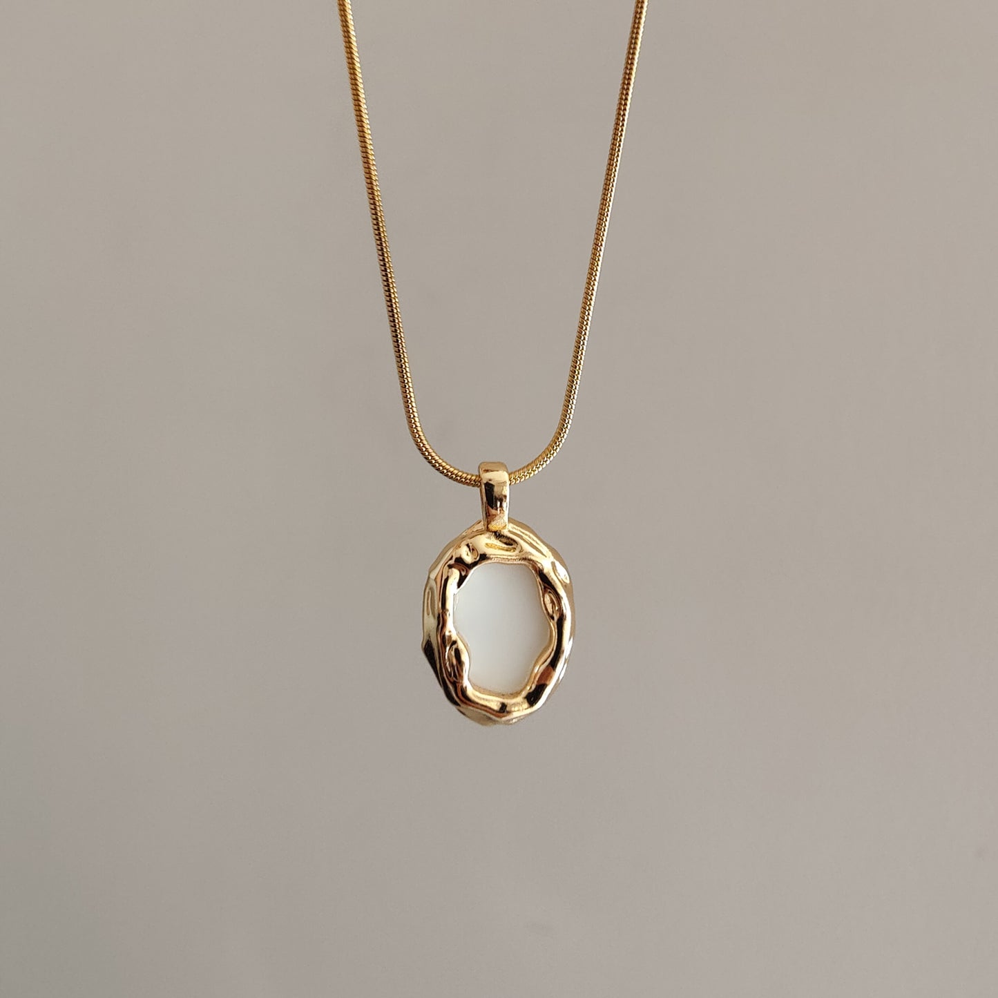 Dayton neckpiece