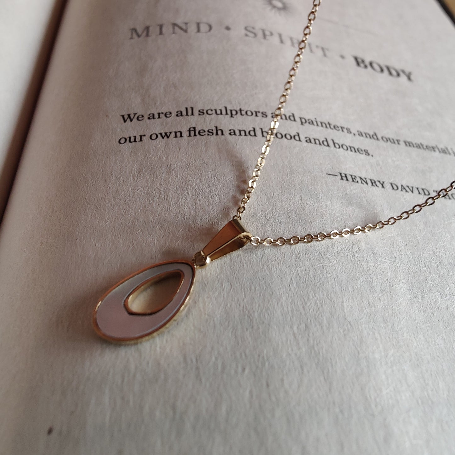 Elizabeth neckpiece