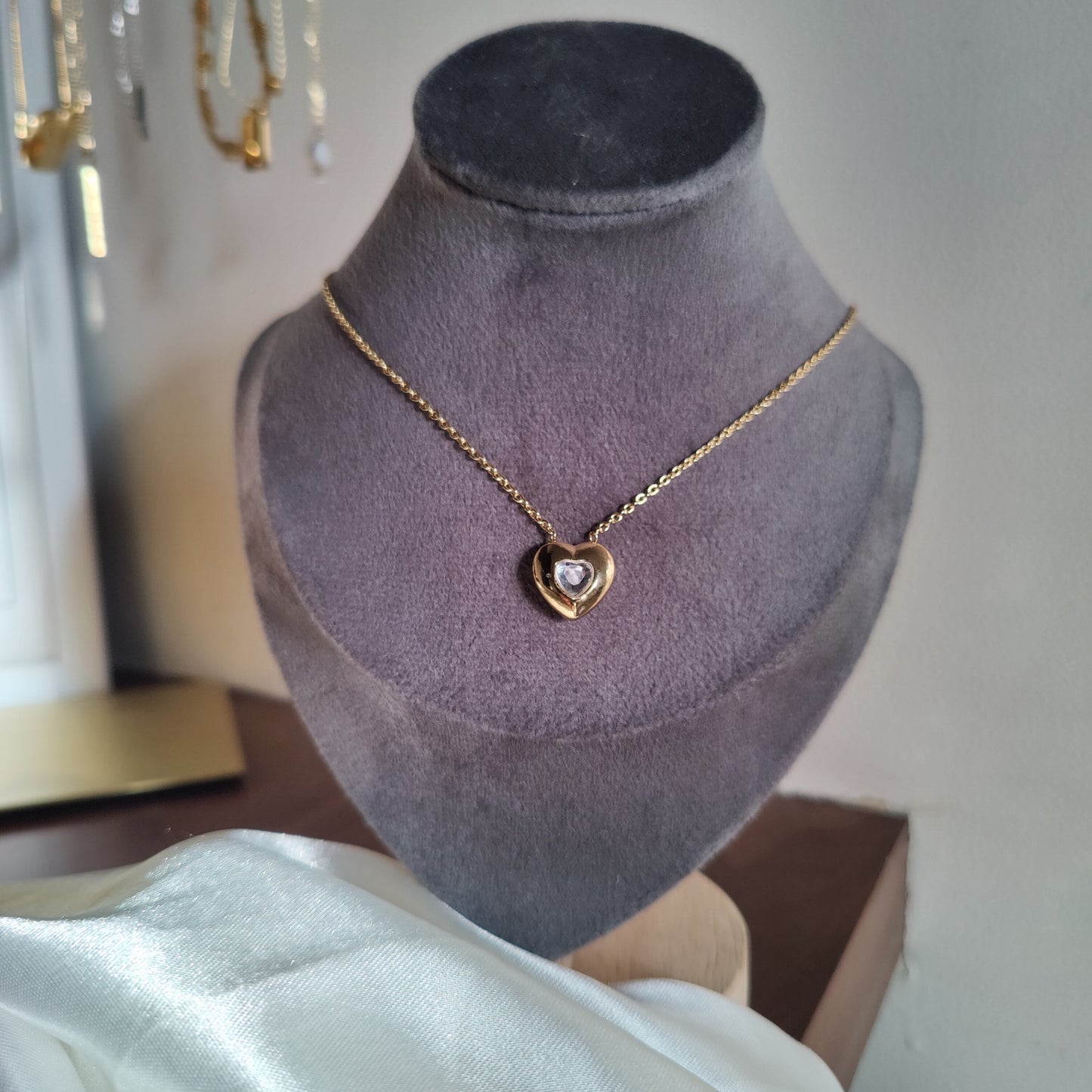 Cassie neckpiece
