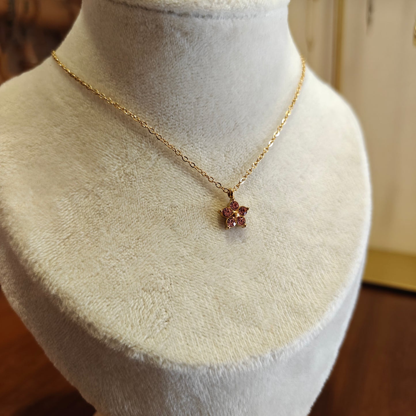 Little flower neckpiece