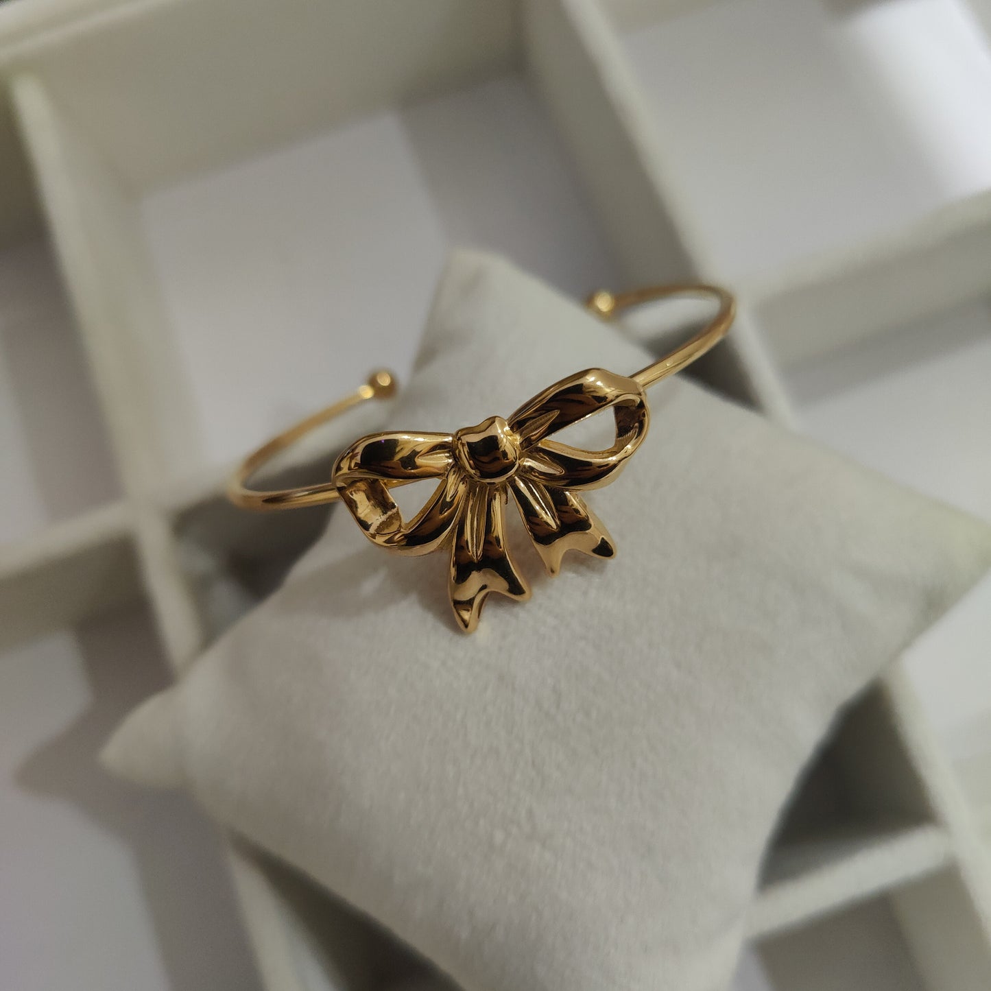 Bow bracelet