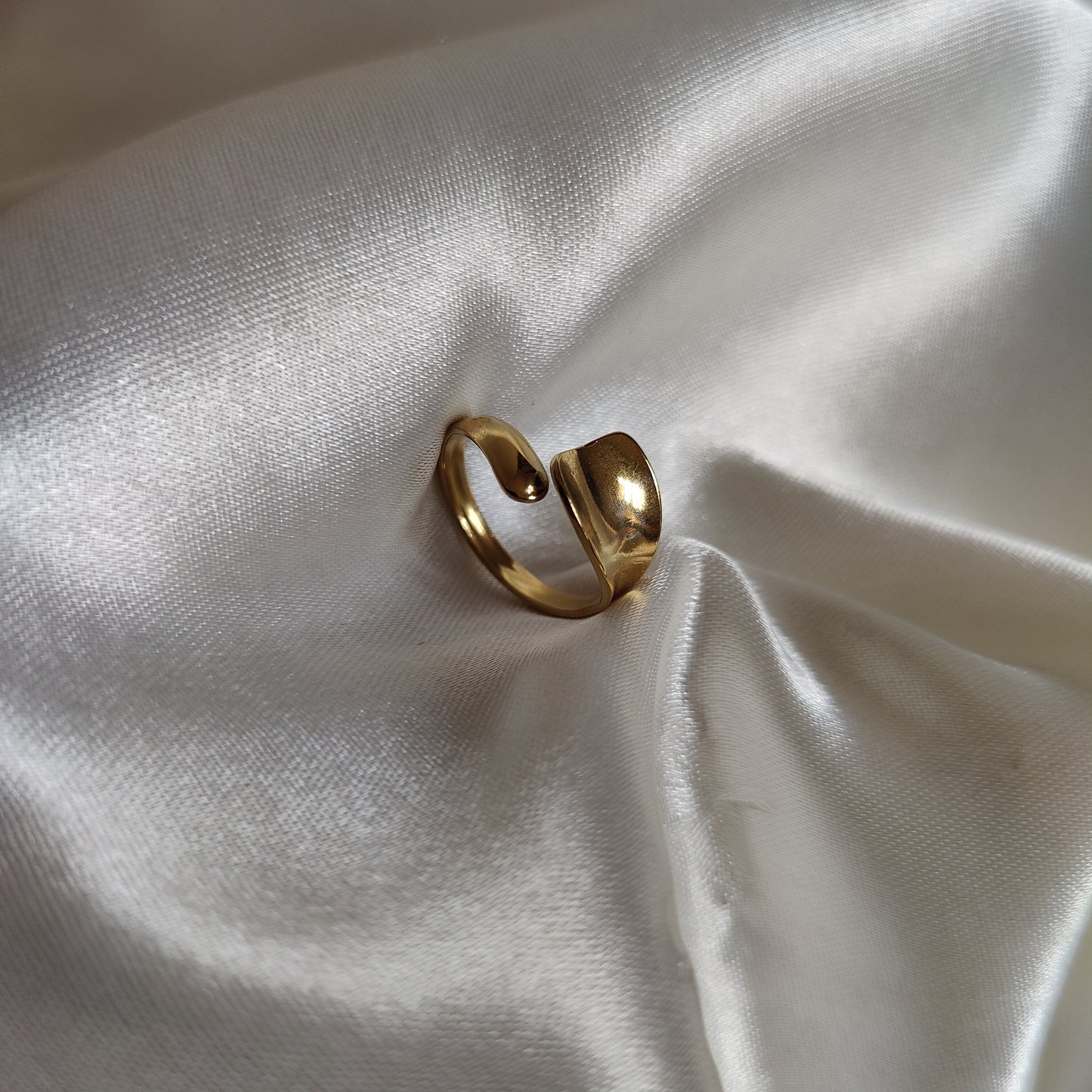 Zuri ring