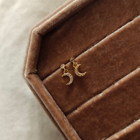 Crescent ball-back studs