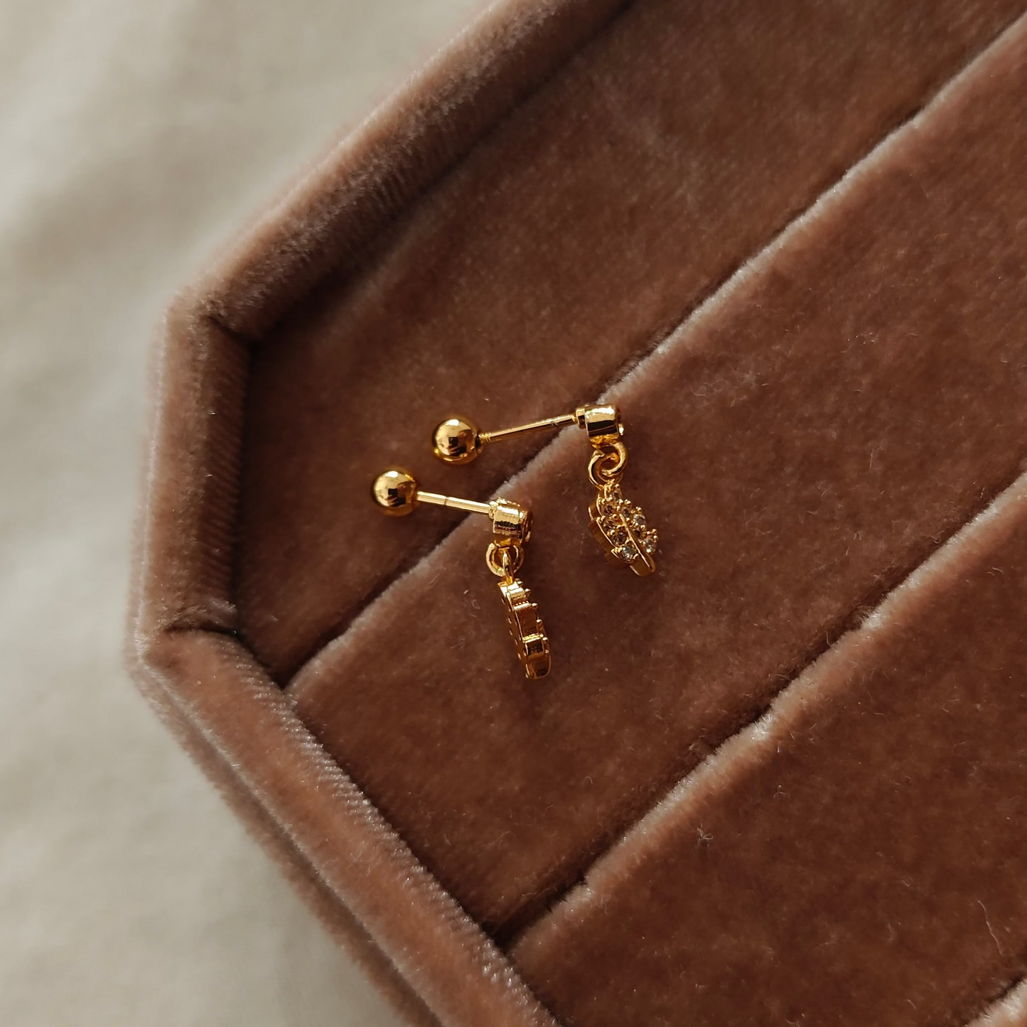 Leaf ball-back studs