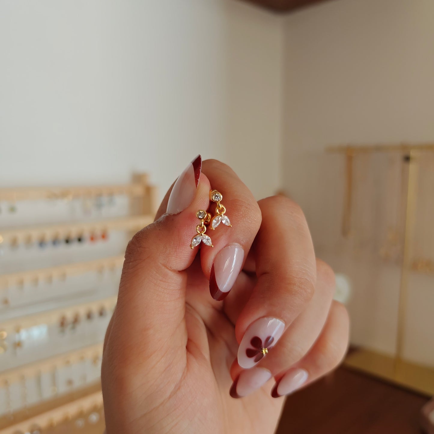 Fishtail ball-back studs