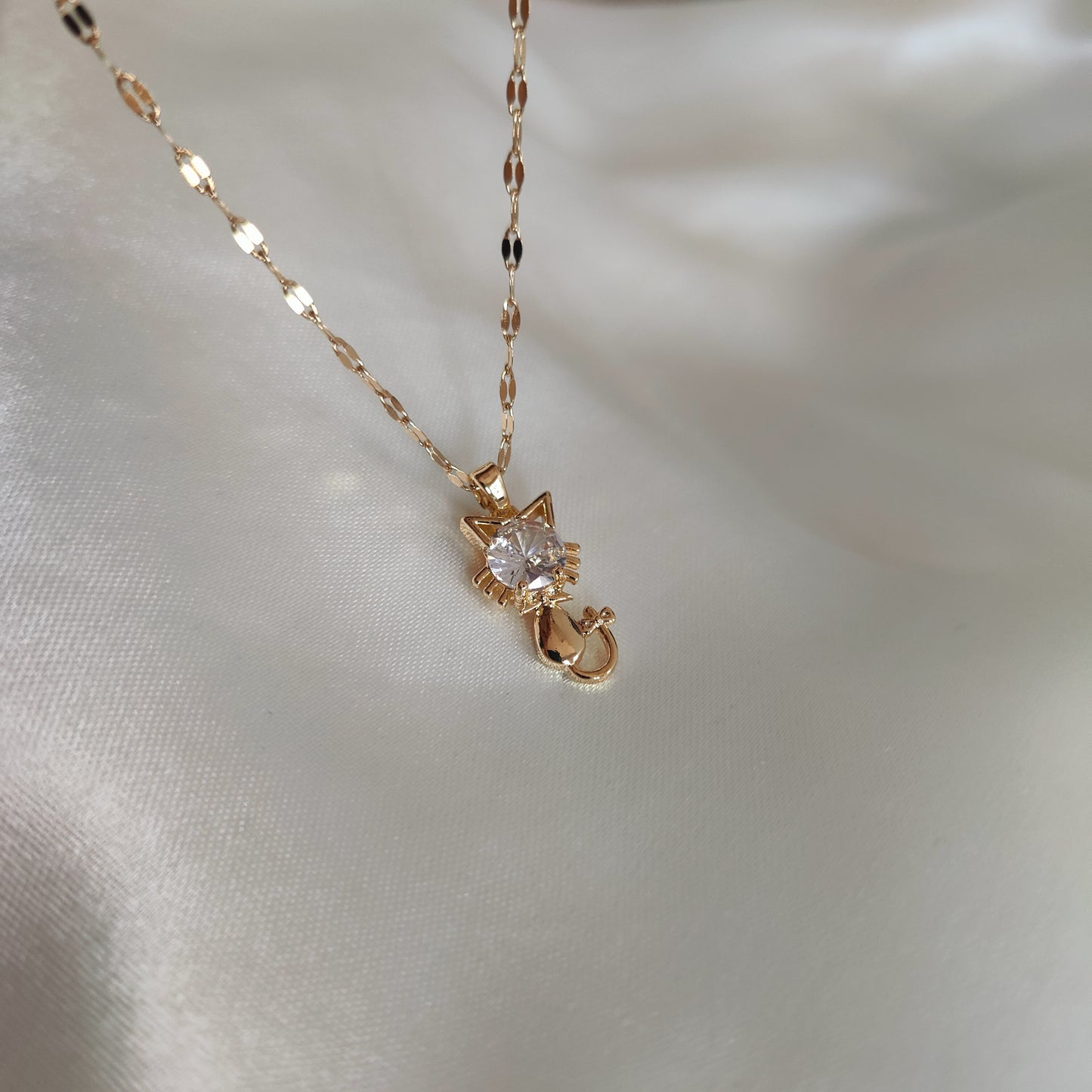 Kitty neckpiece