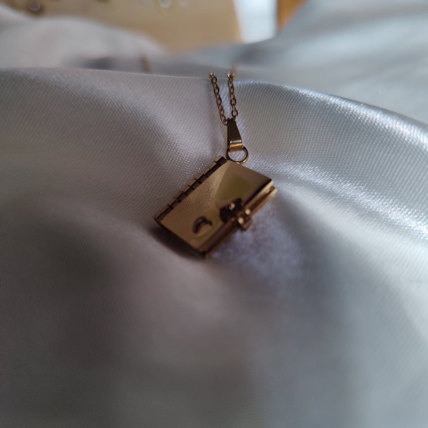 Vintage openable diary neckpiece