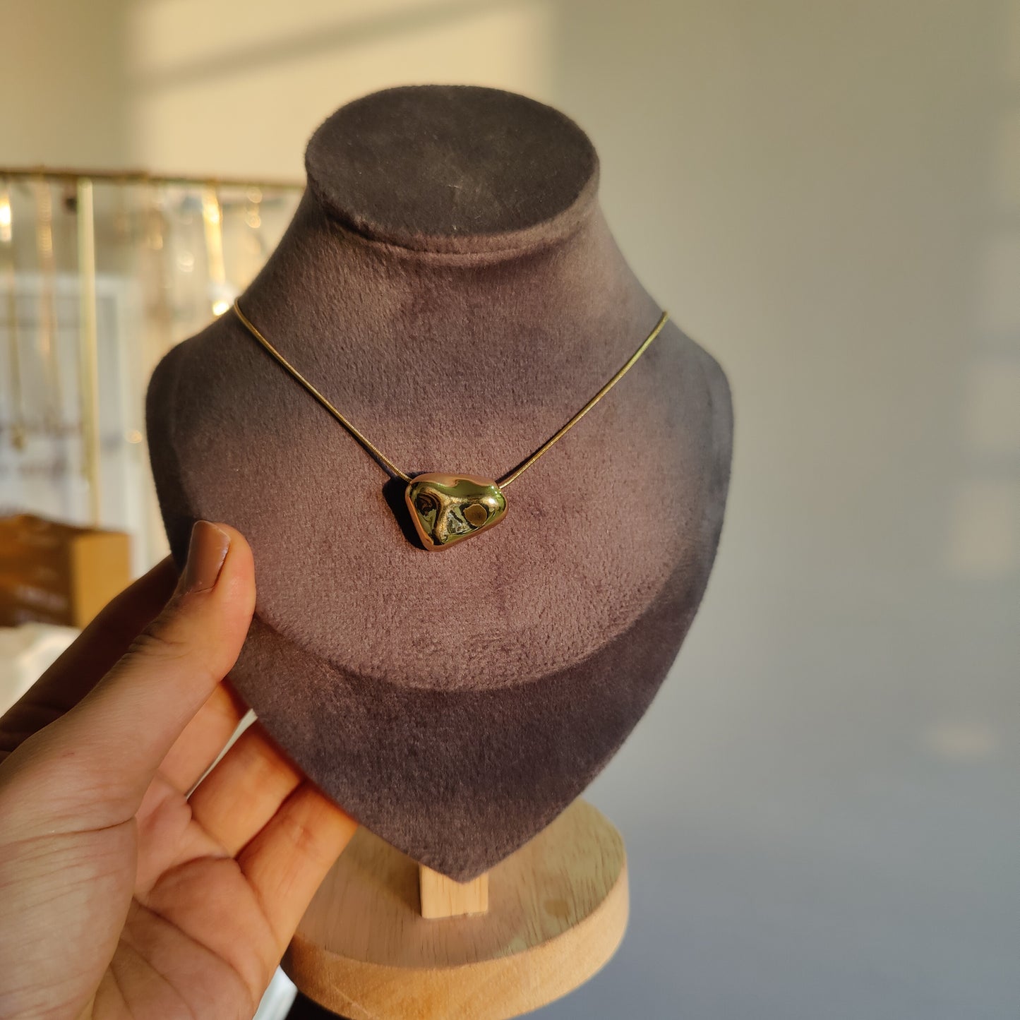 Zadie neckpiece